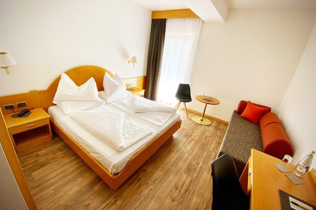 doppelzimmer executive couch